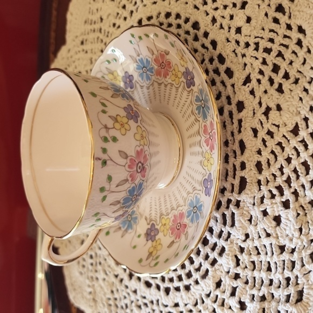 Tuscan fine bone chain made in England‎ cup an saucer